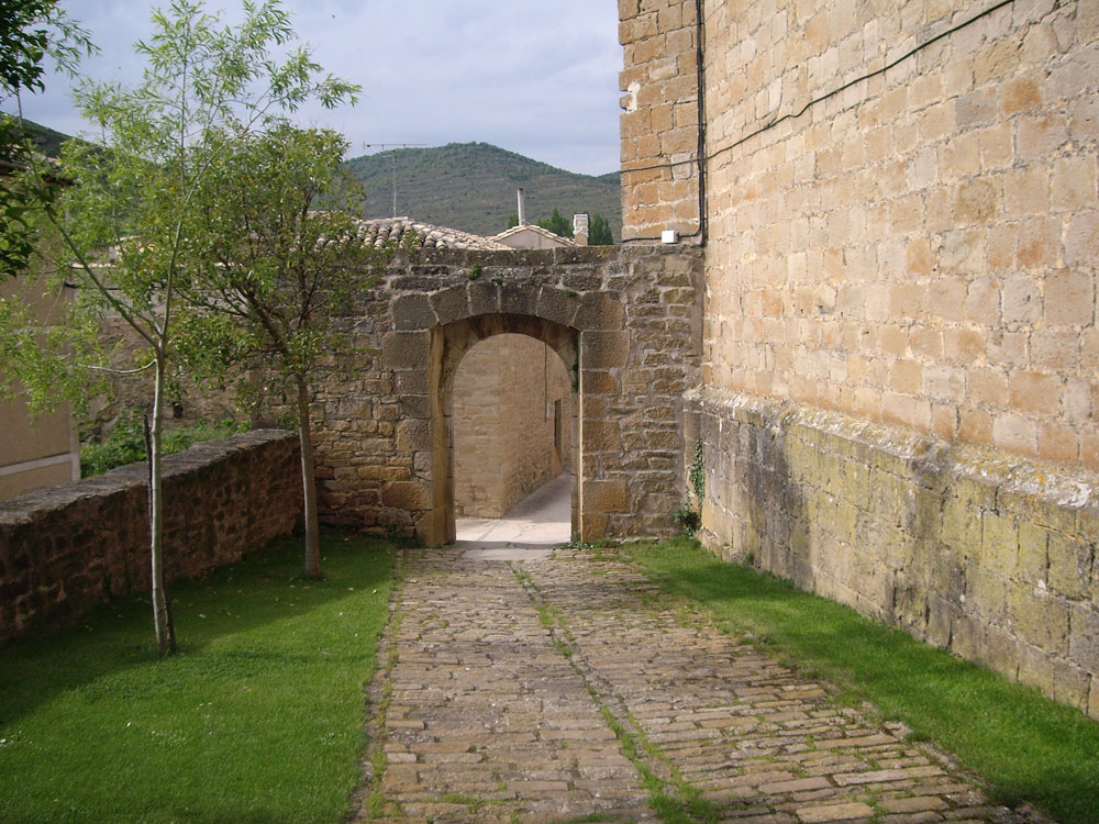 Arco escaleras Iglesia